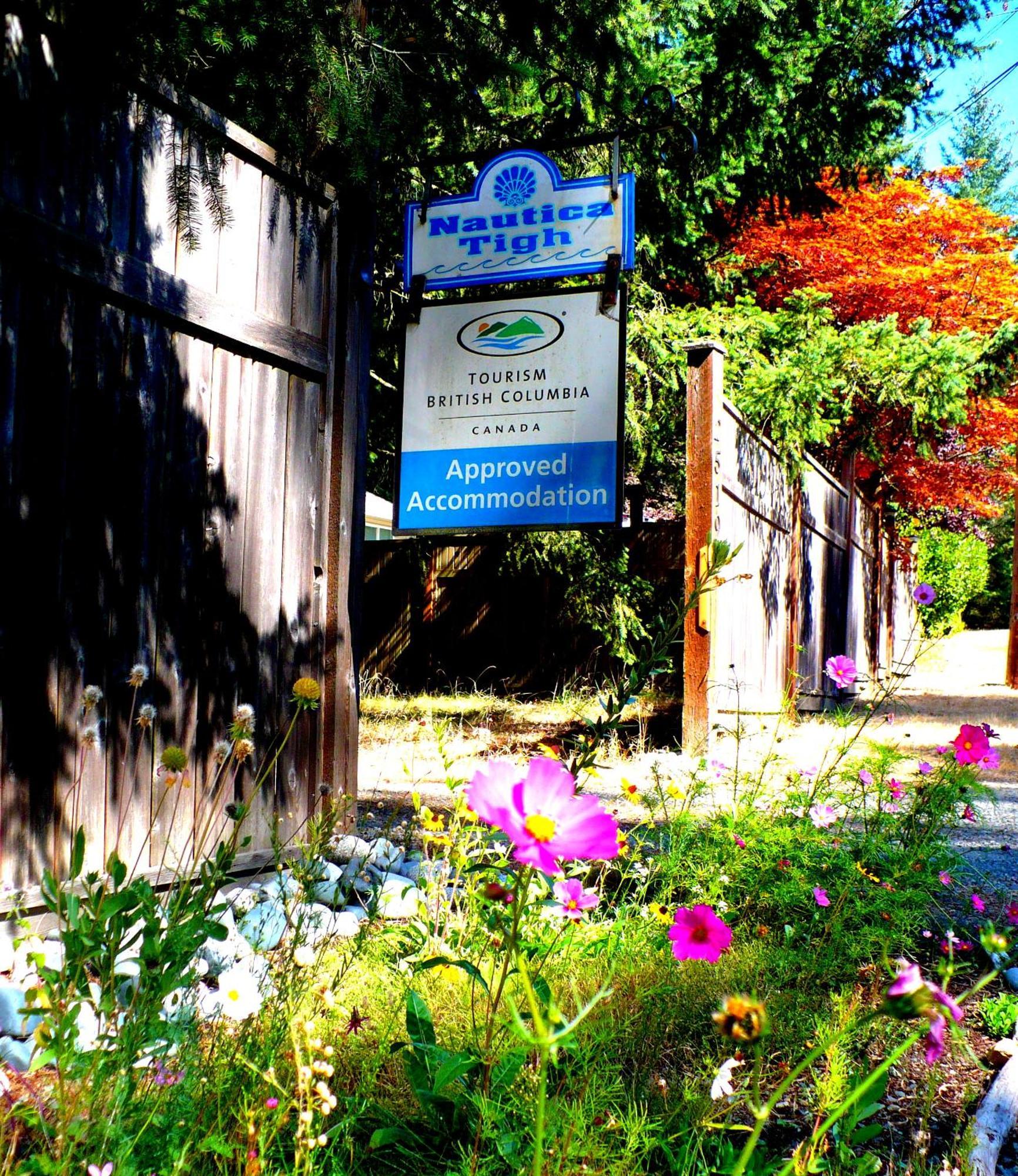 At Nautica Tigh Private Keypad Entrances Bed & Breakfast Куаликум Бийч Екстериор снимка