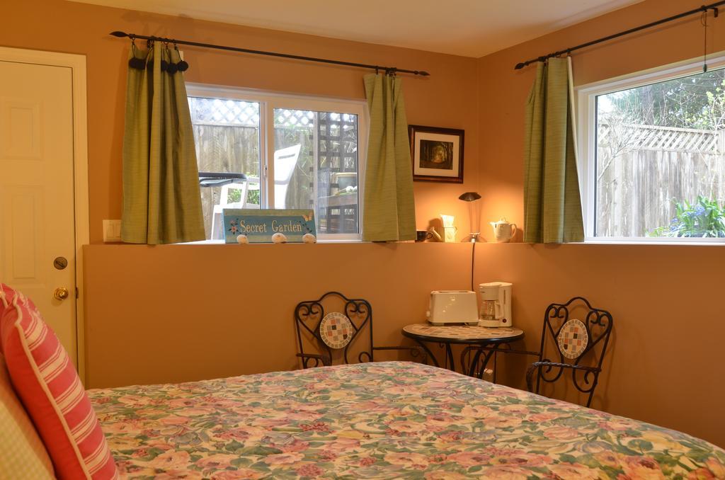 At Nautica Tigh Private Keypad Entrances Bed & Breakfast Куаликум Бийч Екстериор снимка