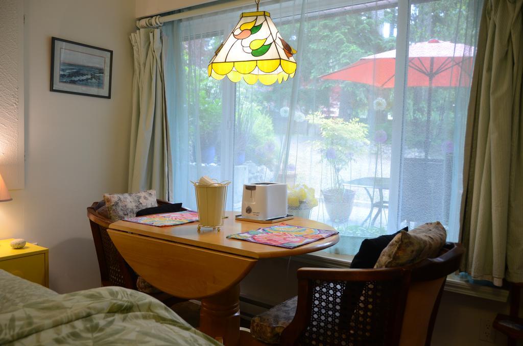 At Nautica Tigh Private Keypad Entrances Bed & Breakfast Куаликум Бийч Екстериор снимка